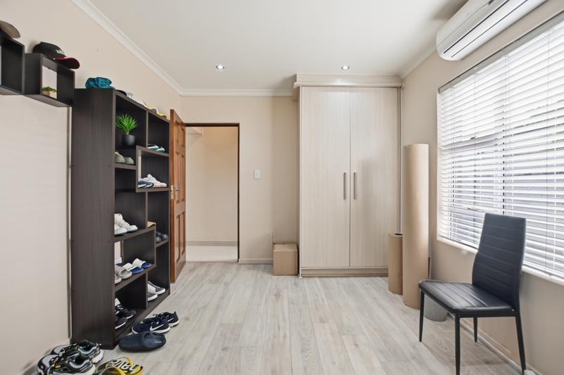 5 Bedroom Property for Sale in Parklands Western Cape